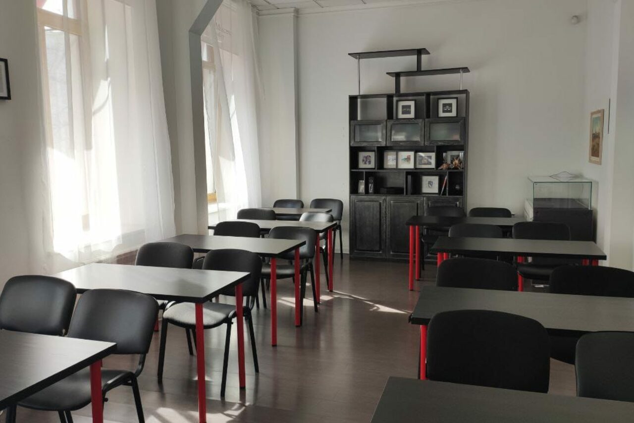 Арендовать Конференц-зал с проектором