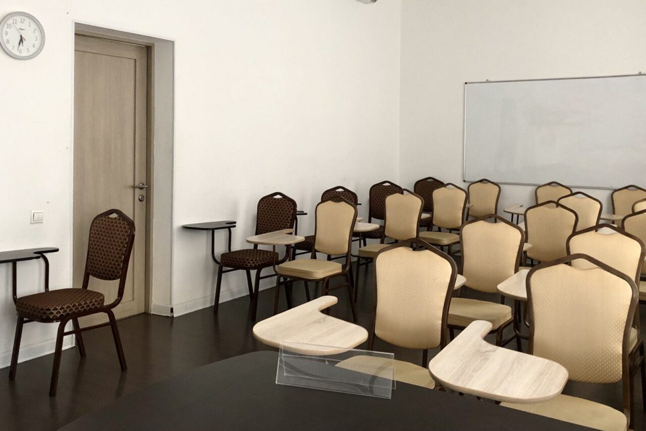 Арендовать Конференц-зал с проектором