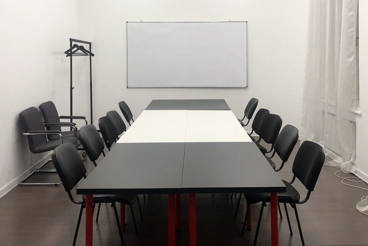 Арендовать Конференц-зал с проектором