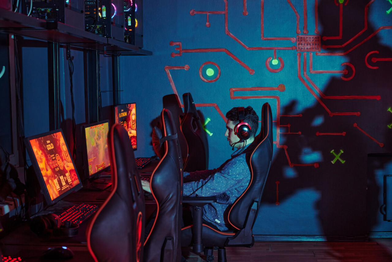 Арендовать Современный киберспортивный клуб