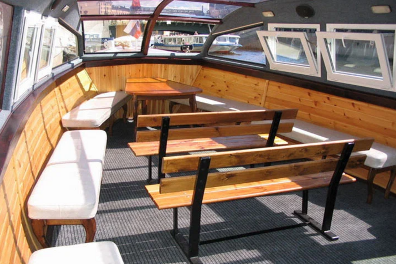 Арендовать Небольшой прогулочный теплоход