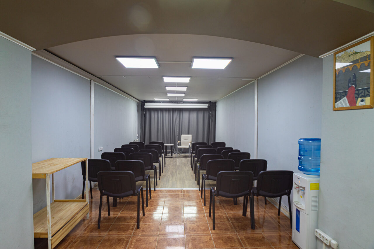 Арендовать Пространство для лекций и тренингов в минималистичном стиле