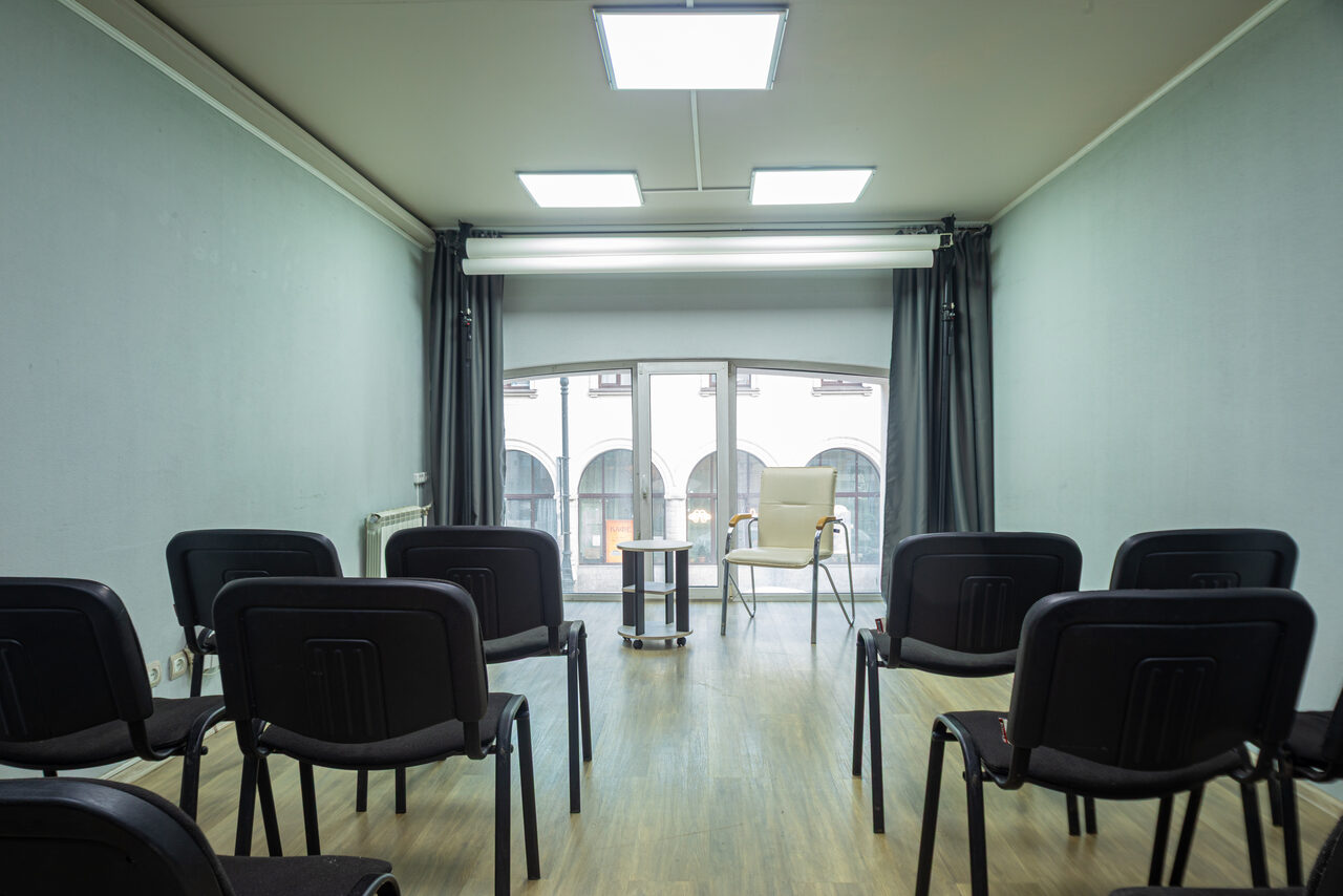 Арендовать Пространство для лекций и тренингов в минималистичном стиле