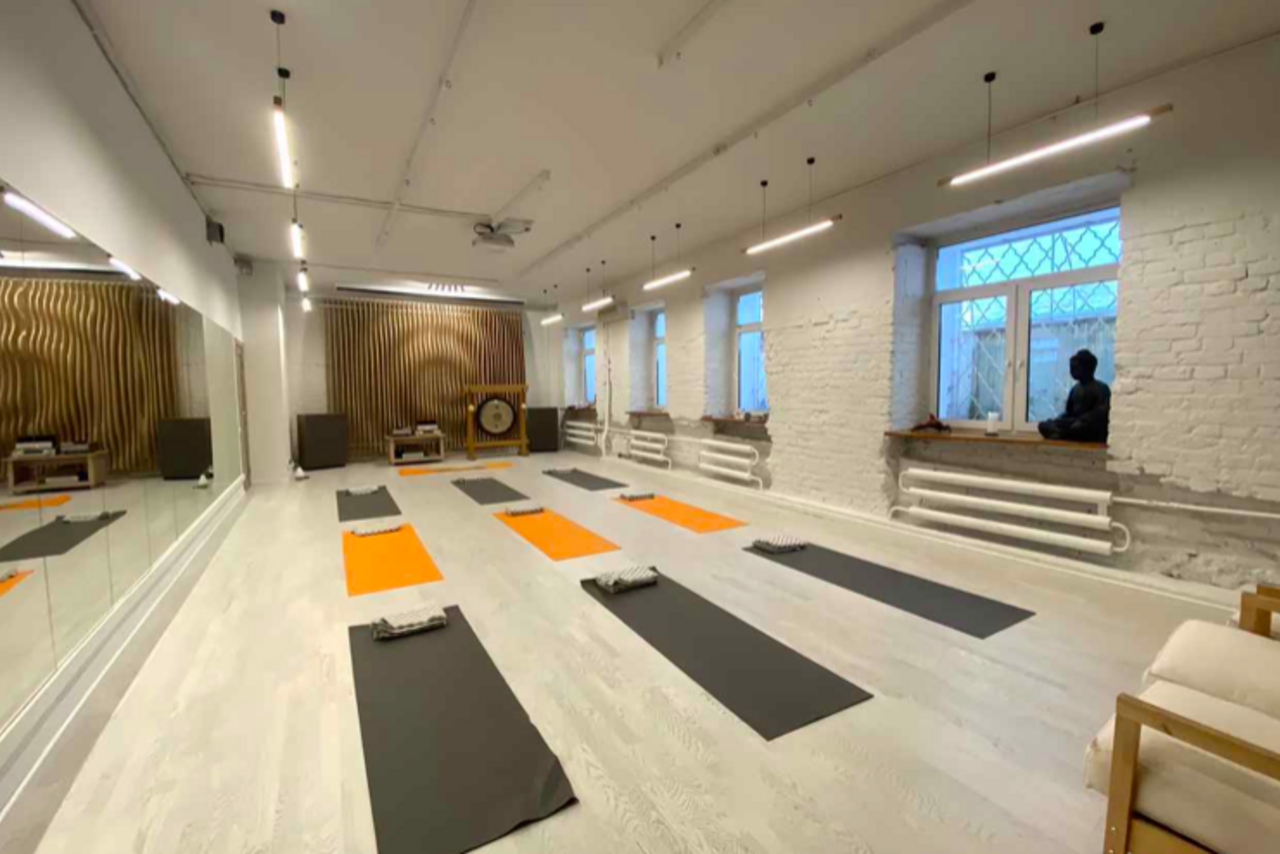 Арендовать White Yoga. Светлый зал 65 кв.м.