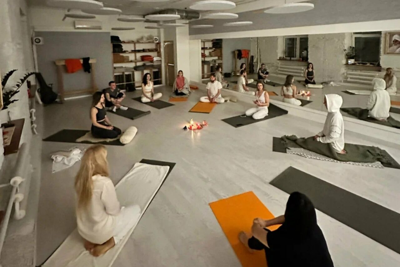 Арендовать White Yoga. Светлый зал 65 кв.м.
