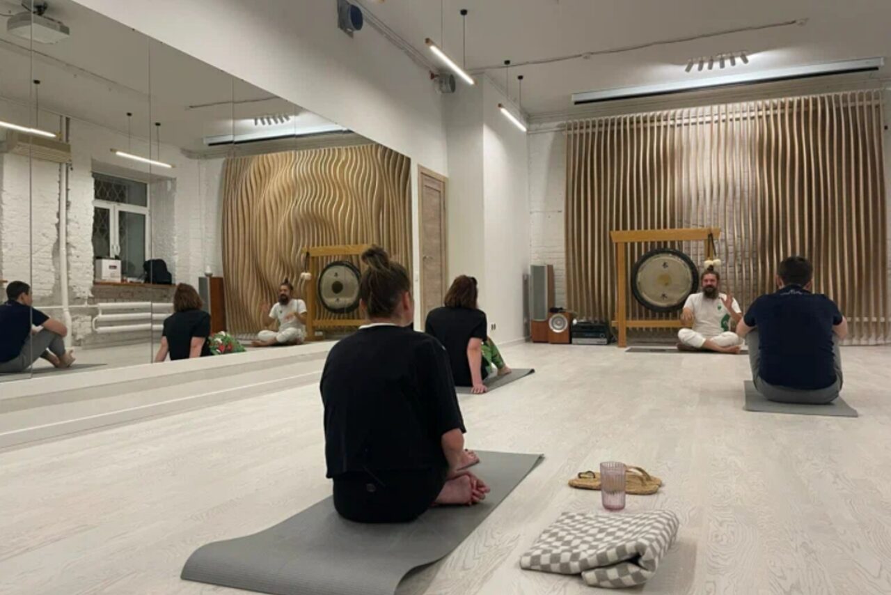 Арендовать White Yoga. Светлый зал 65 кв.м.