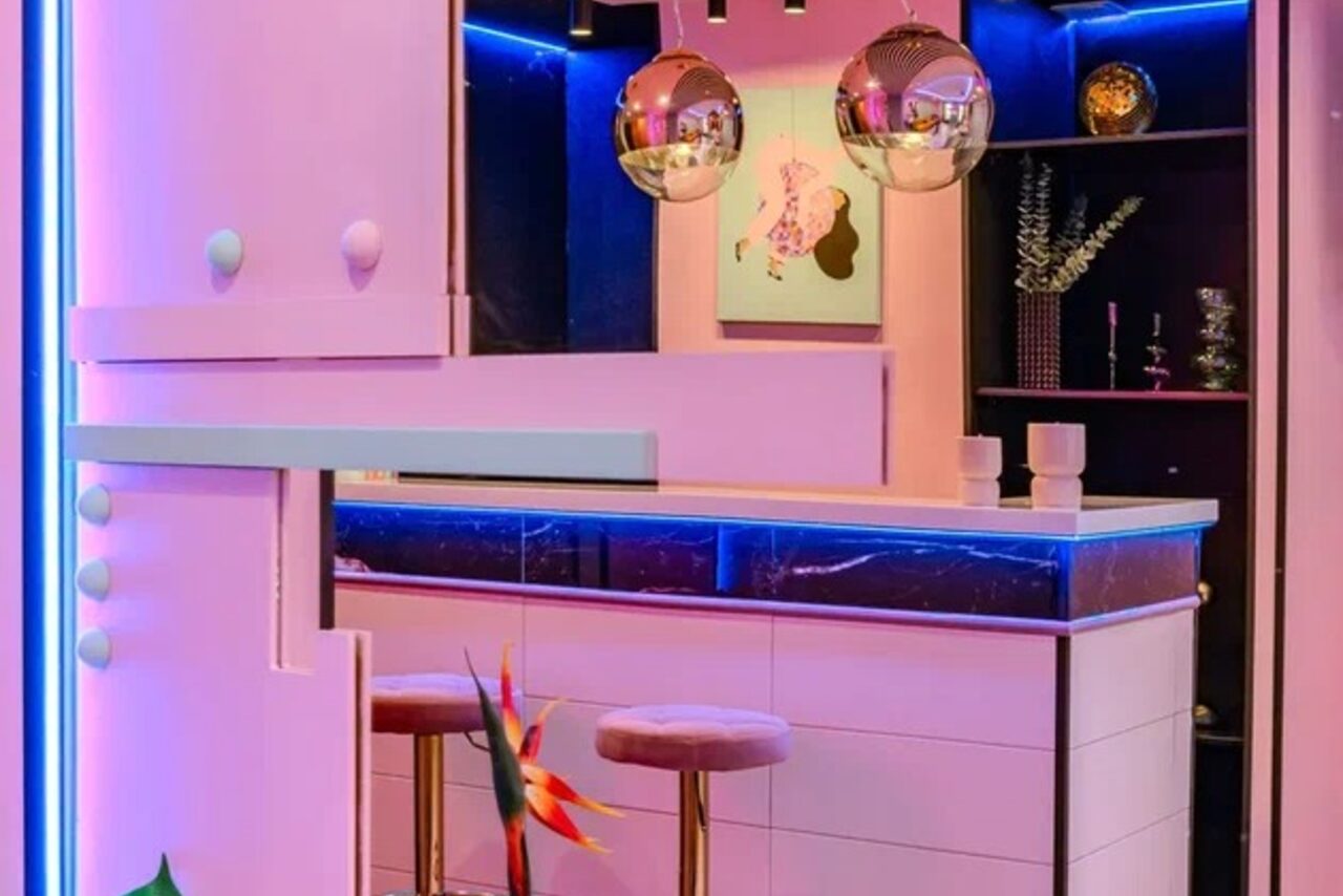 Арендовать Лофт с барной стойкой в розовых тонах