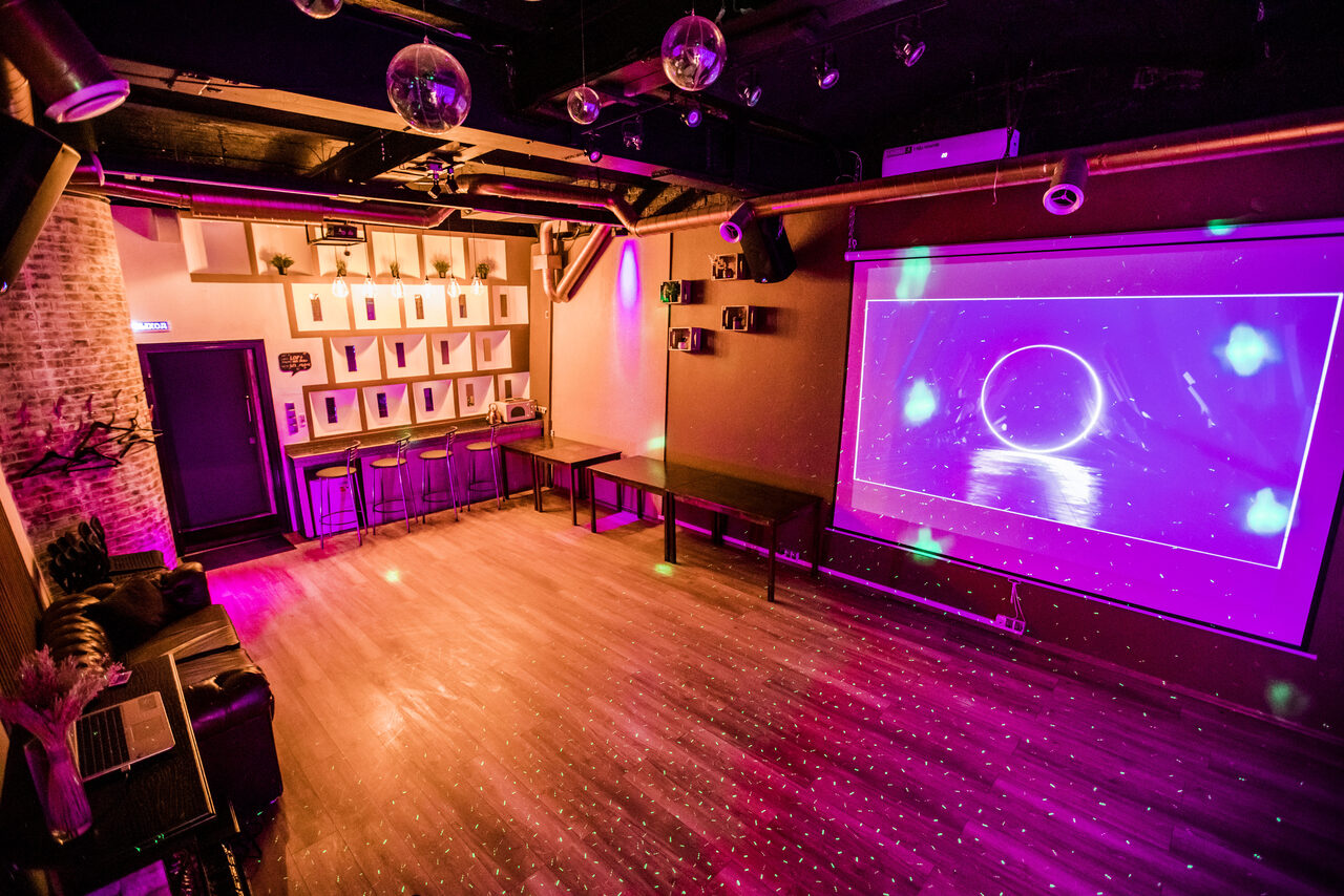 Арендовать Стильный лофт с большим экраном и лазерной анимацией 