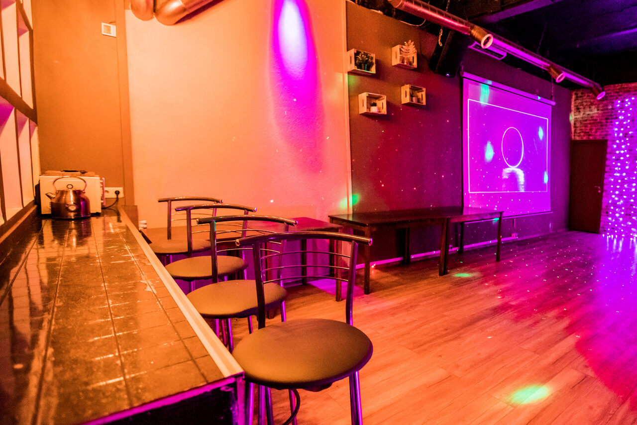 Арендовать Стильный лофт с большим экраном и лазерной анимацией 