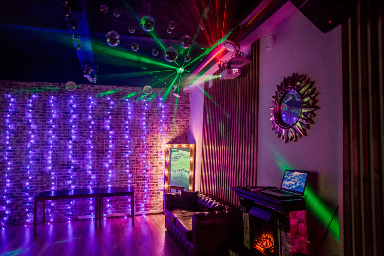 Арендовать Стильный лофт с большим экраном и лазерной анимацией 