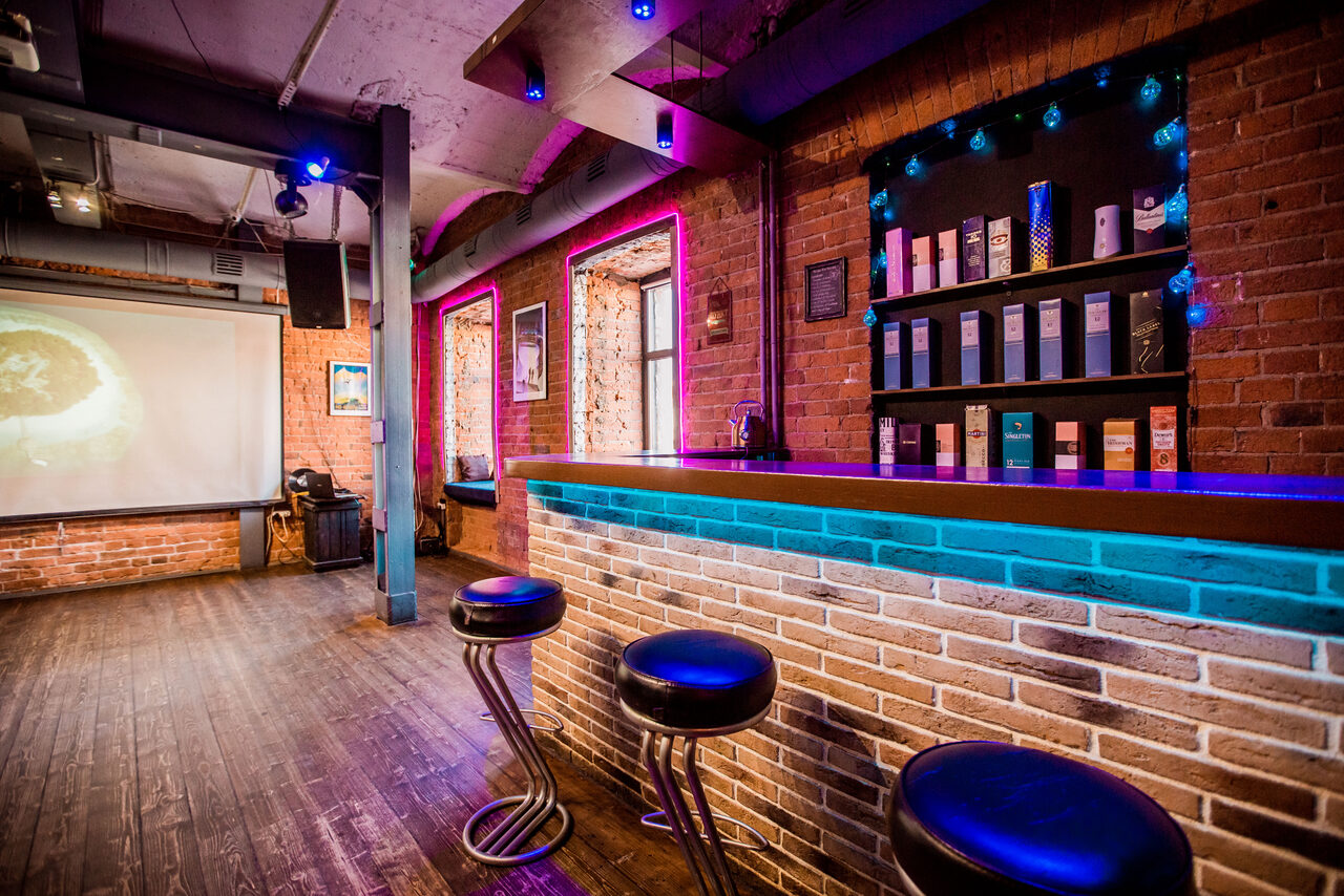 Арендовать Клубный лофт на набережной в центре Москвы