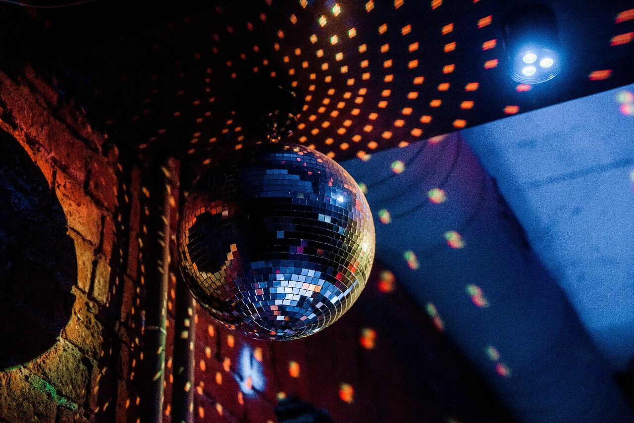 Арендовать Клубный лофт на набережной в центре Москвы