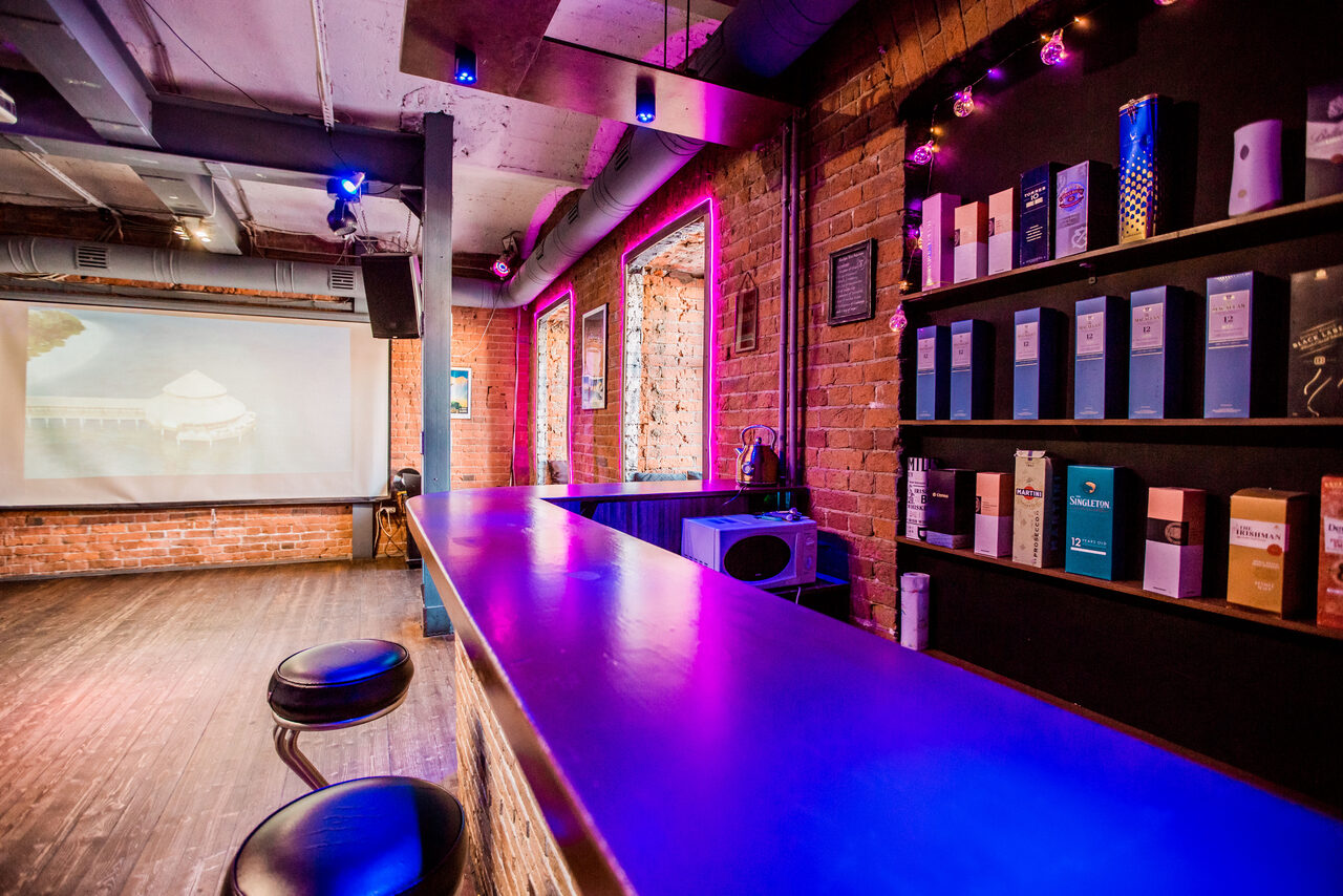 Арендовать Клубный лофт на набережной в центре Москвы