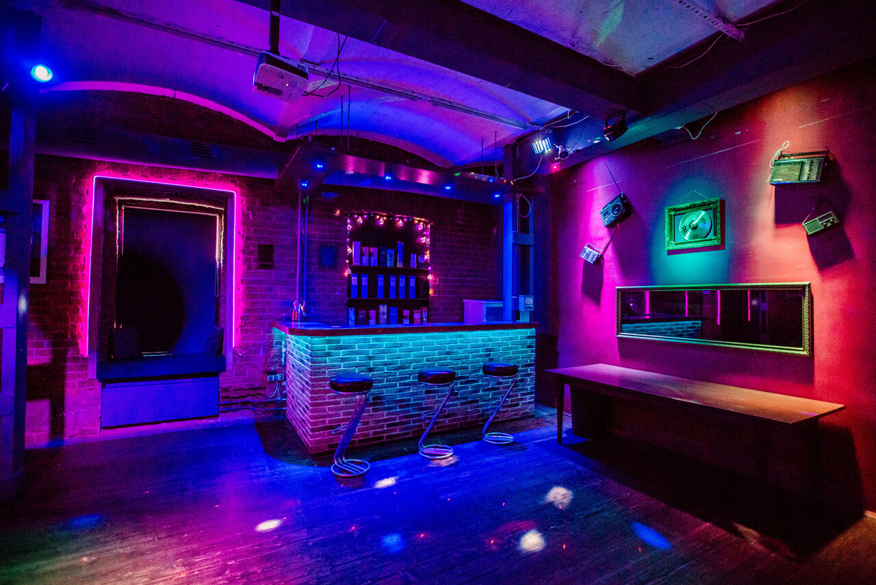 Арендовать Клубный лофт на набережной в центре Москвы