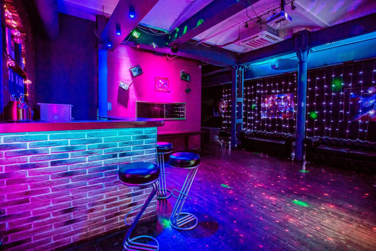 Арендовать Клубный лофт на набережной в центре Москвы