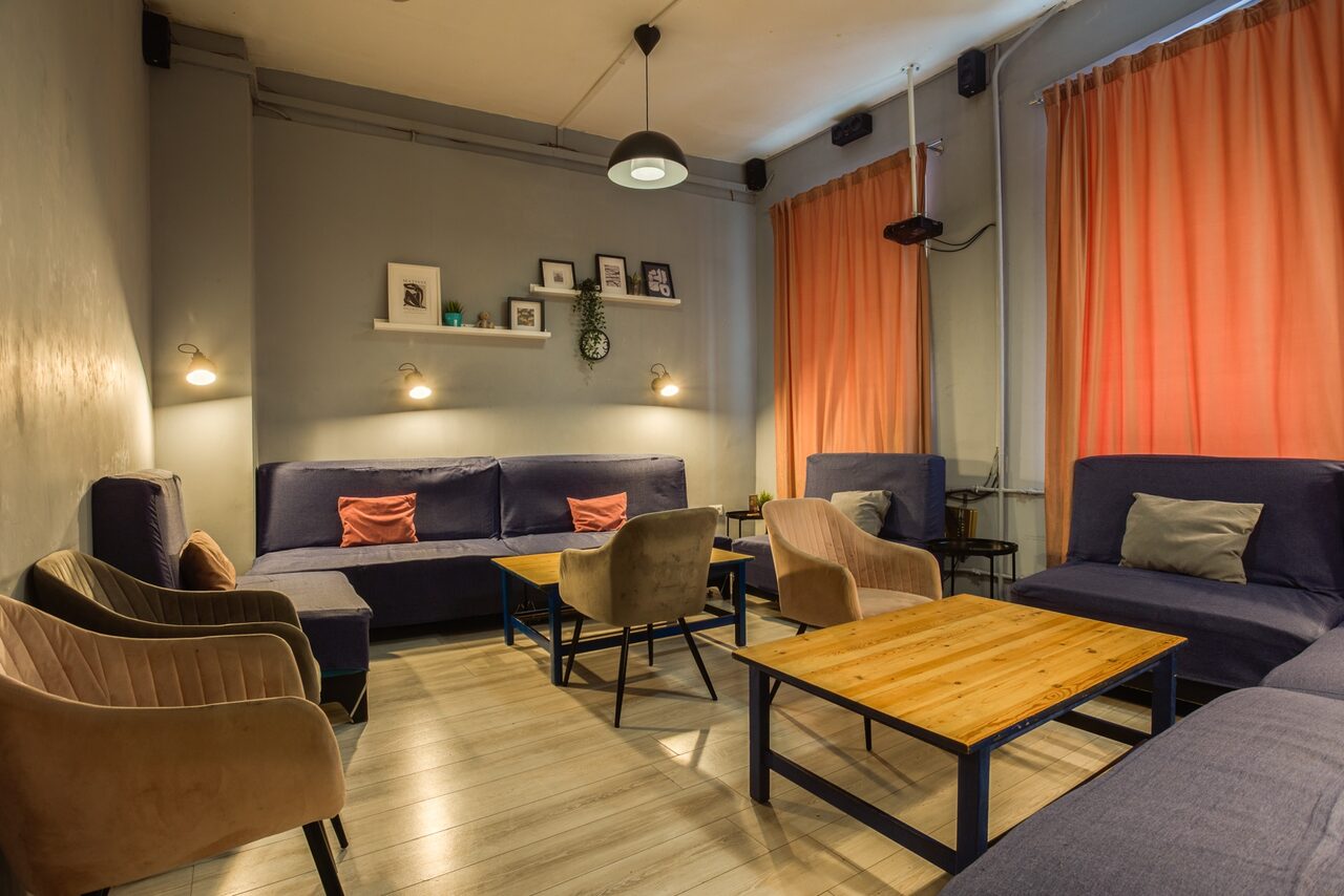 Арендовать Уютный кинозал в антикафе