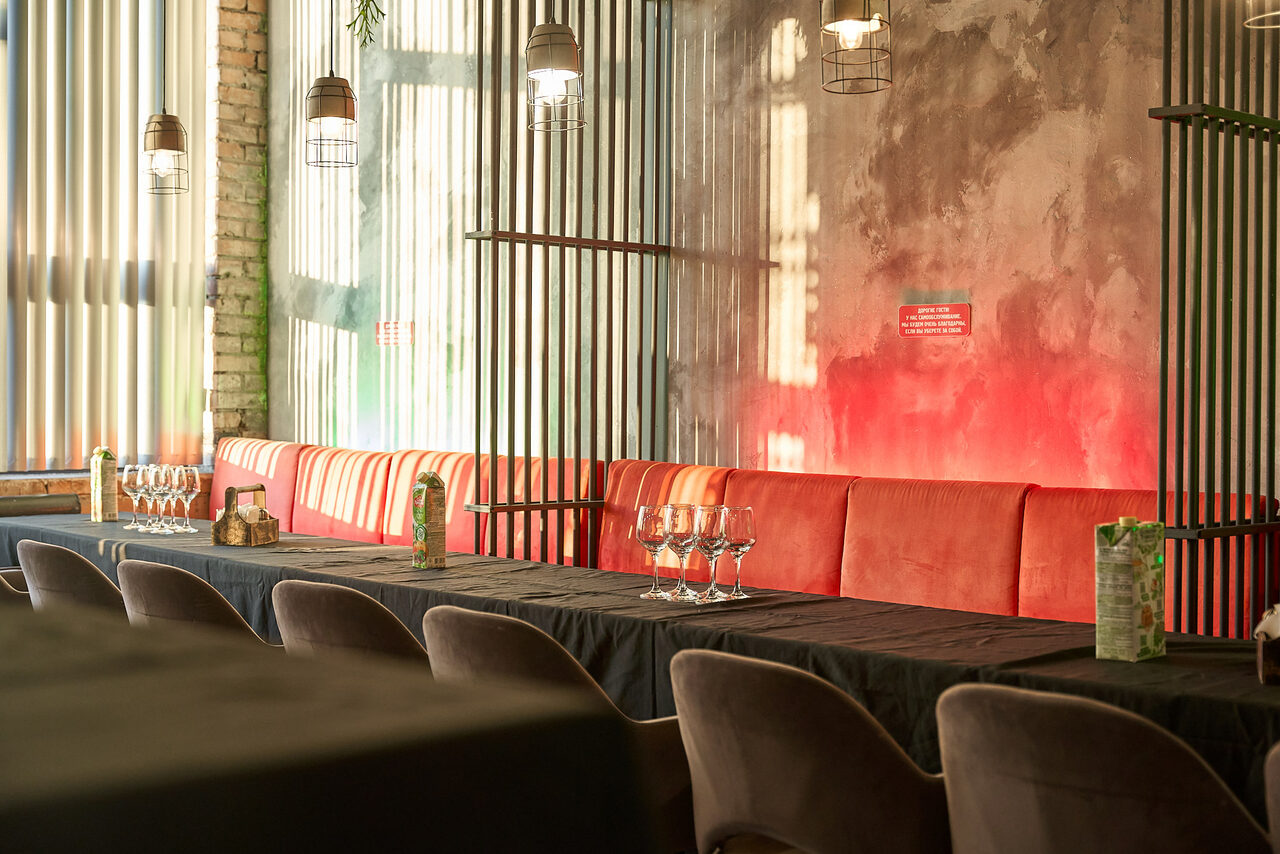 Арендовать Уютный и стильный лофт с барной стойкой