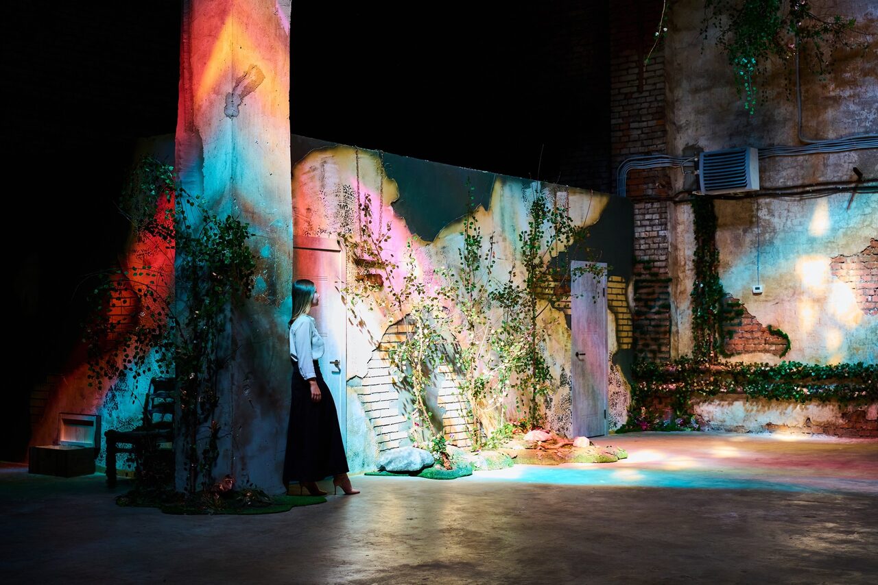 Арендовать Антуражная площадка в стиле «Таинственный сад» 