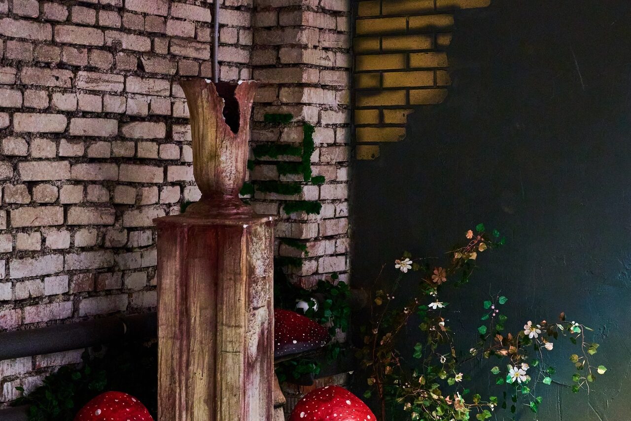 Арендовать Антуражная площадка в стиле «Таинственный сад» 