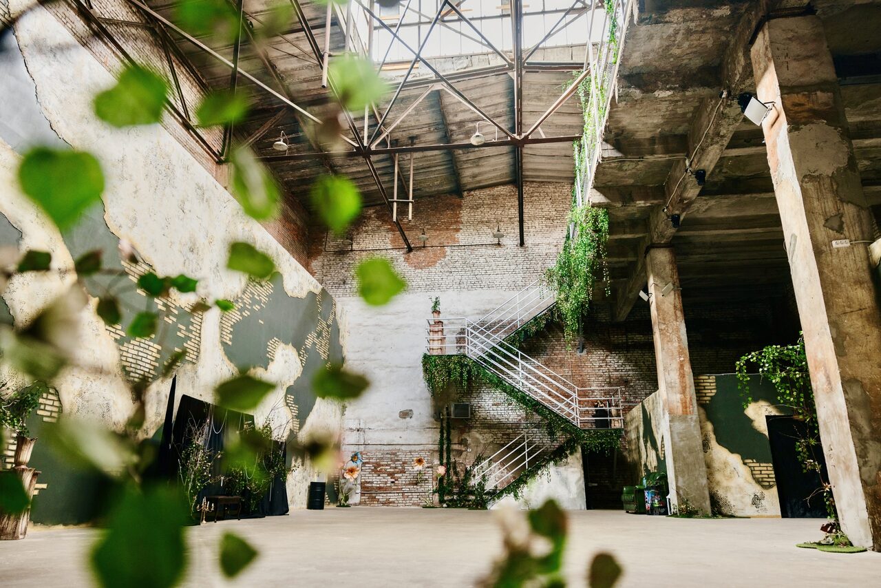 Арендовать Антуражная площадка в стиле «Таинственный сад» 