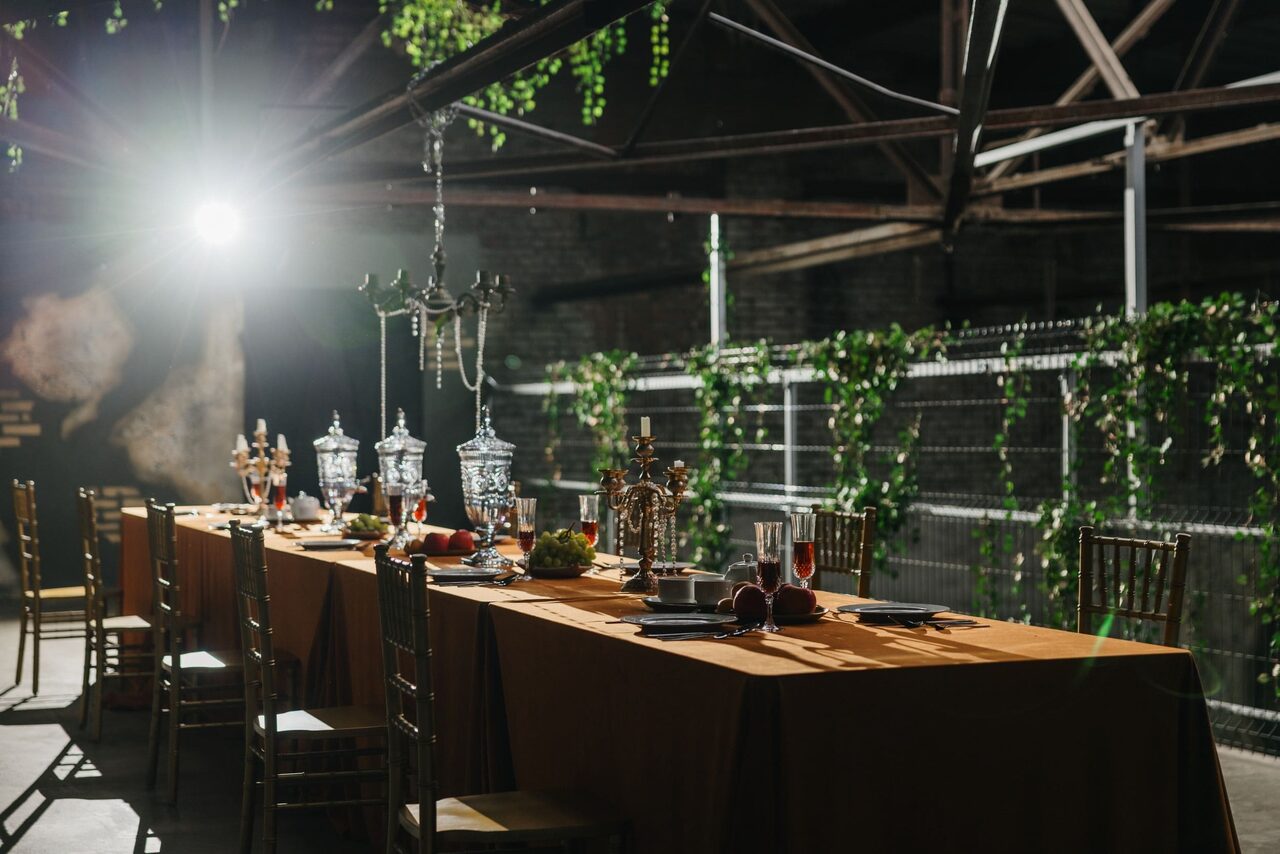 Арендовать Антуражная площадка в стиле «Таинственный сад» 