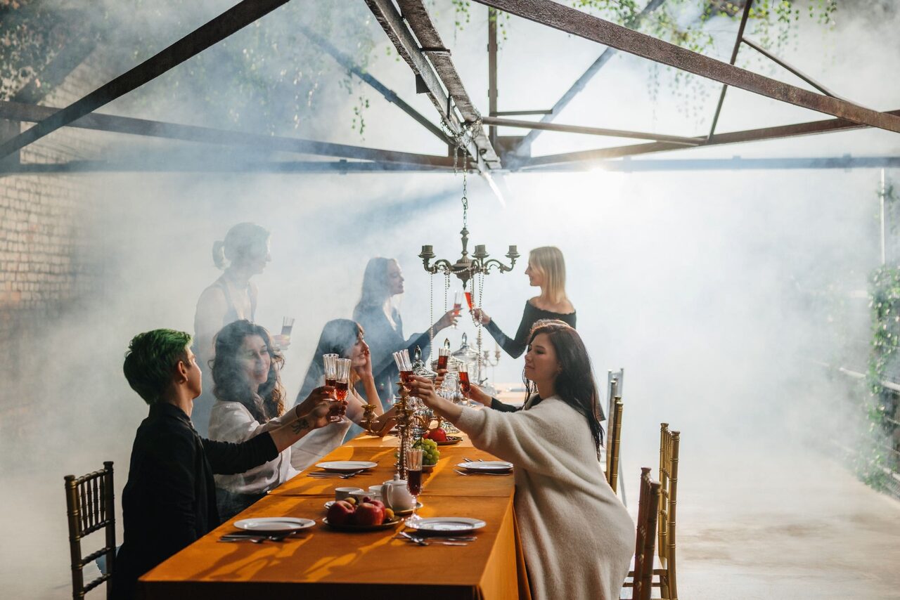 Арендовать Антуражная площадка в стиле «Таинственный сад» 