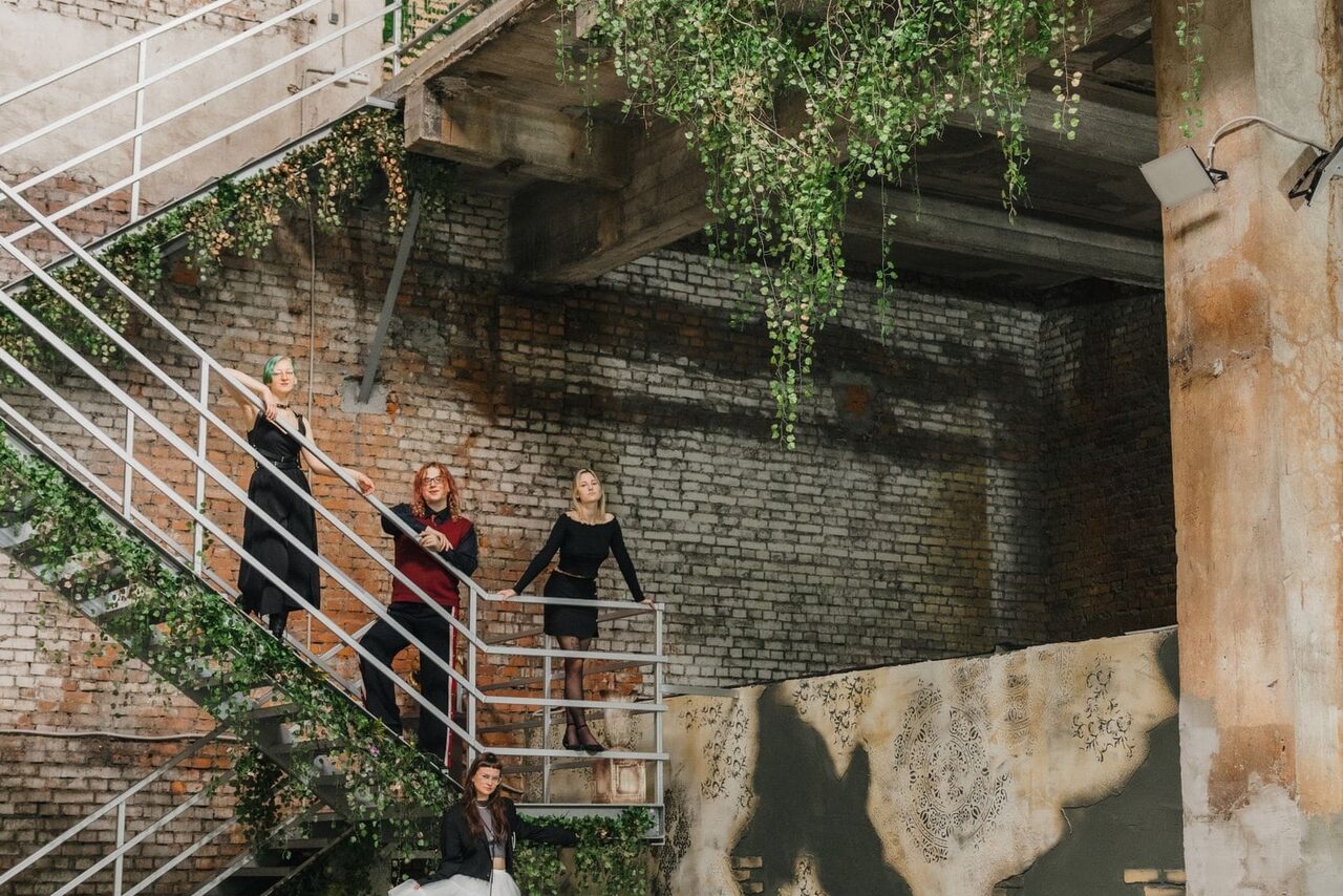 Арендовать Антуражная площадка в стиле «Таинственный сад» 