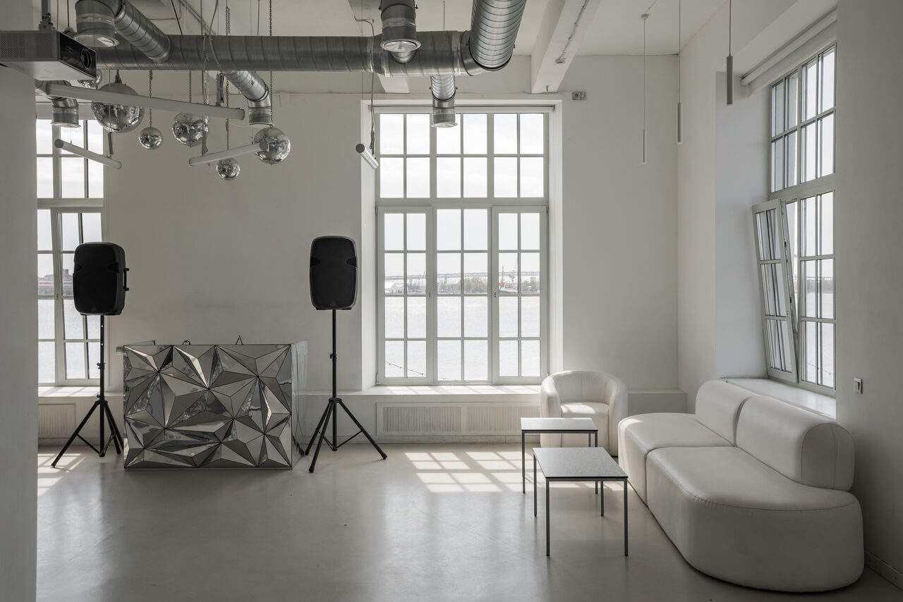 Арендовать Вайт. Элегантный лофт для мероприятий