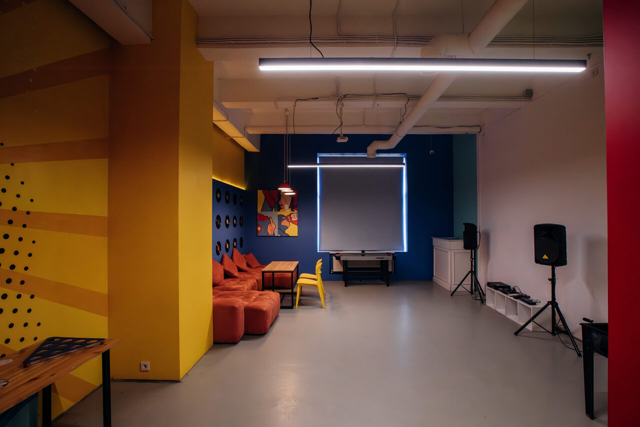 Арендовать Зал Караоке. Яркое пространство в стиле pop-art