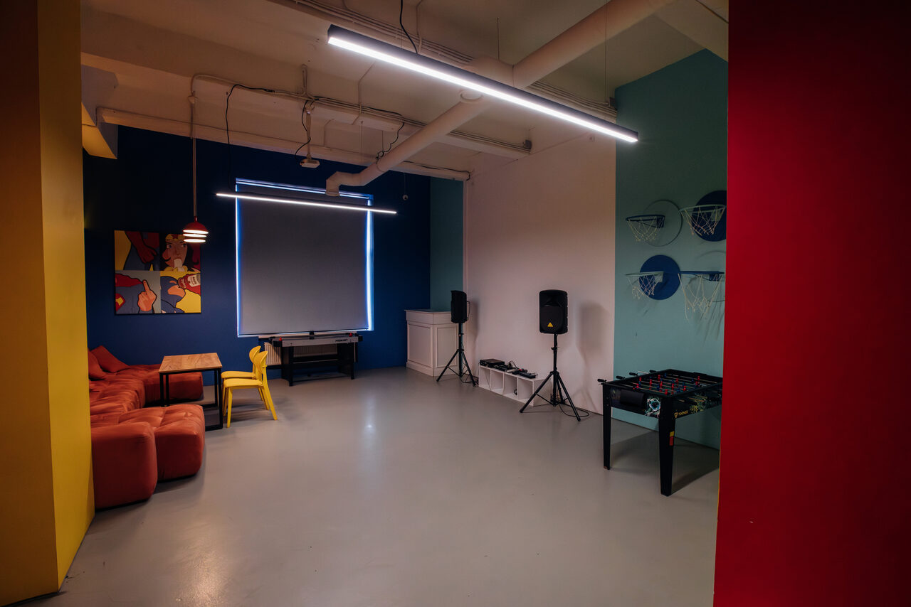 Арендовать Зал Караоке. Яркое пространство в стиле pop-art