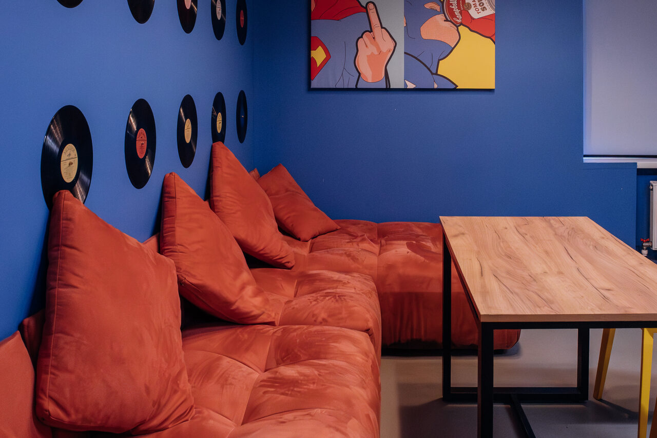 Арендовать Зал Караоке. Яркое пространство в стиле pop-art