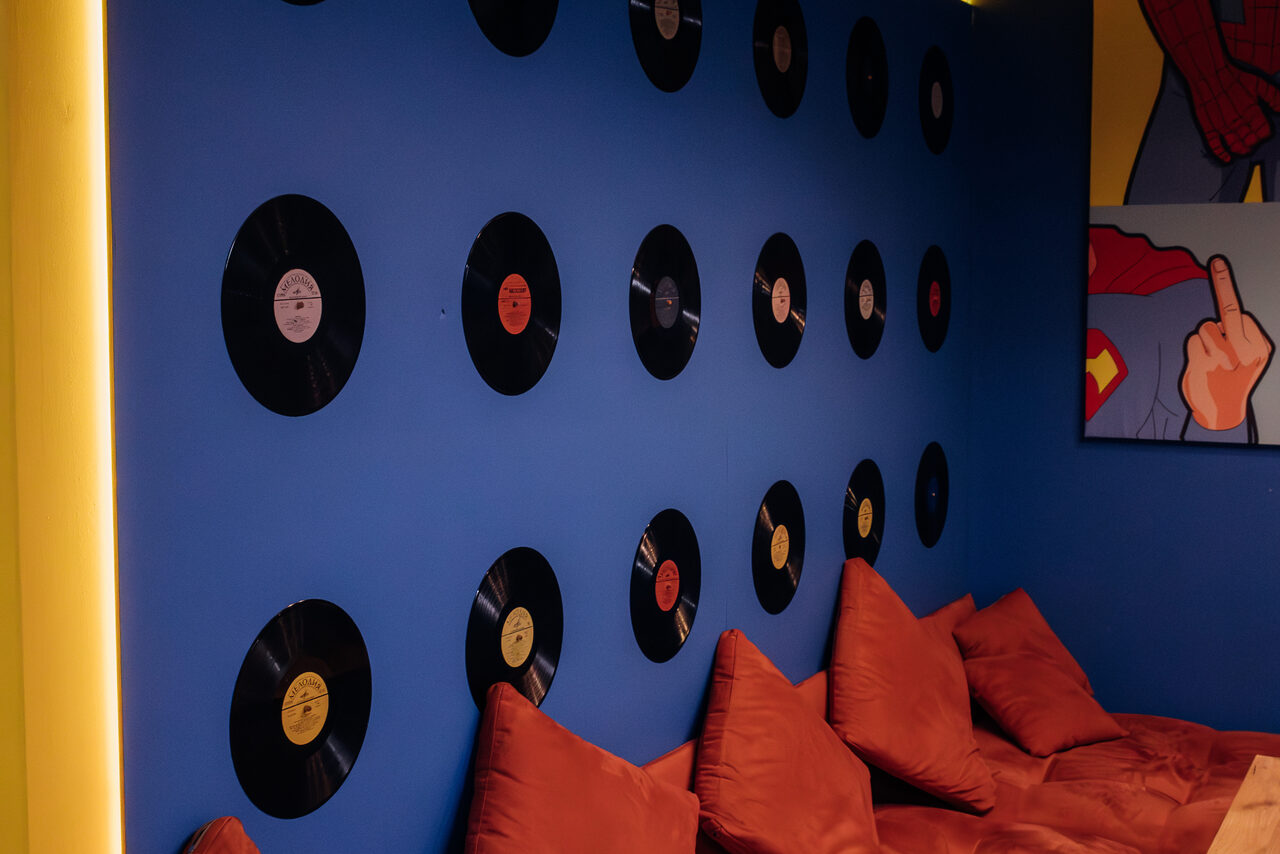 Арендовать Зал Караоке. Яркое пространство в стиле pop-art