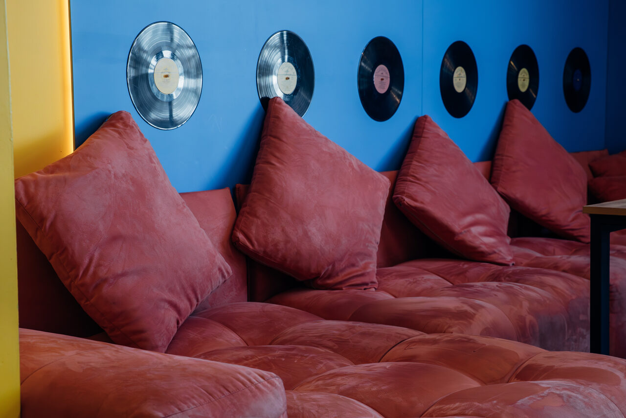 Арендовать Зал Караоке. Яркое пространство в стиле pop-art