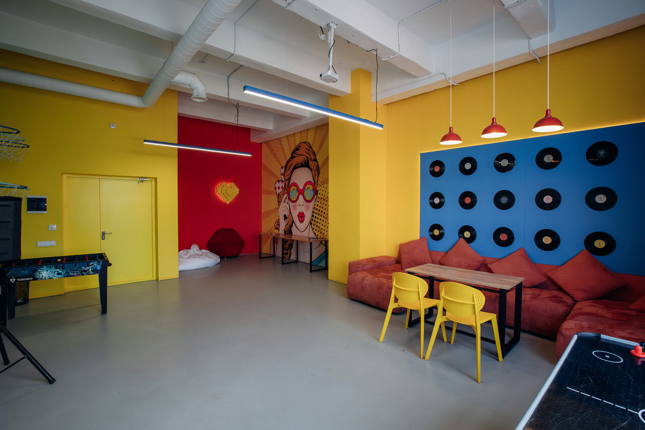 Арендовать Зал Караоке. Яркое пространство в стиле pop-art