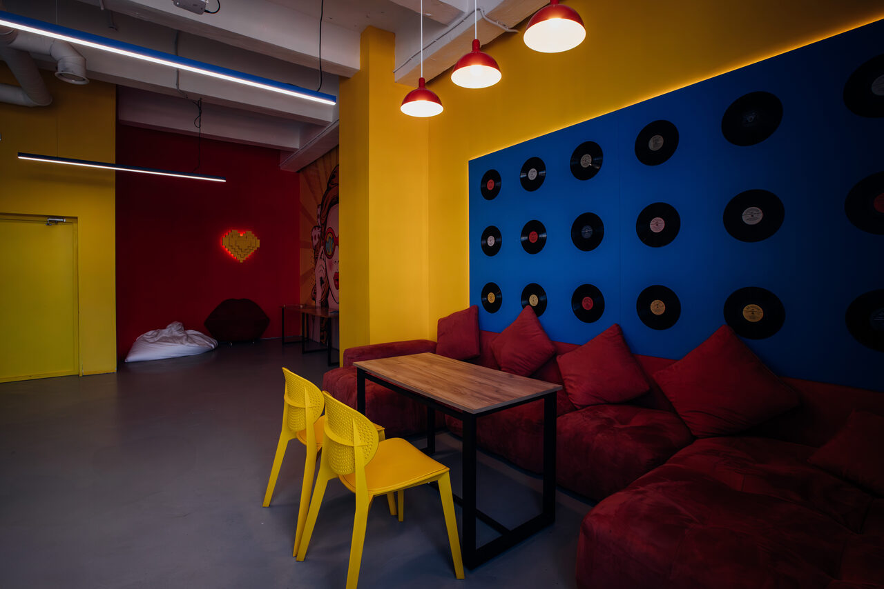 Арендовать Зал Караоке. Яркое пространство в стиле pop-art