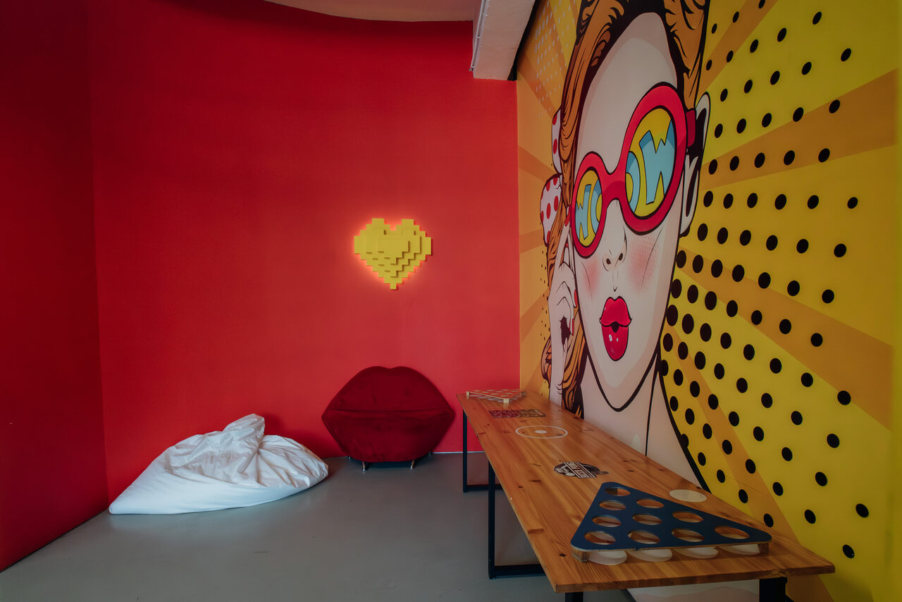 Арендовать Зал Караоке. Яркое пространство в стиле pop-art