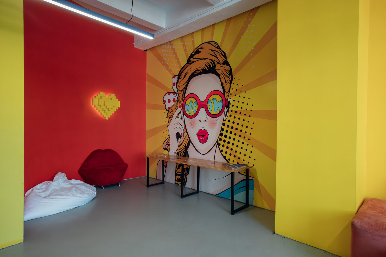 Арендовать Зал Караоке. Яркое пространство в стиле pop-art