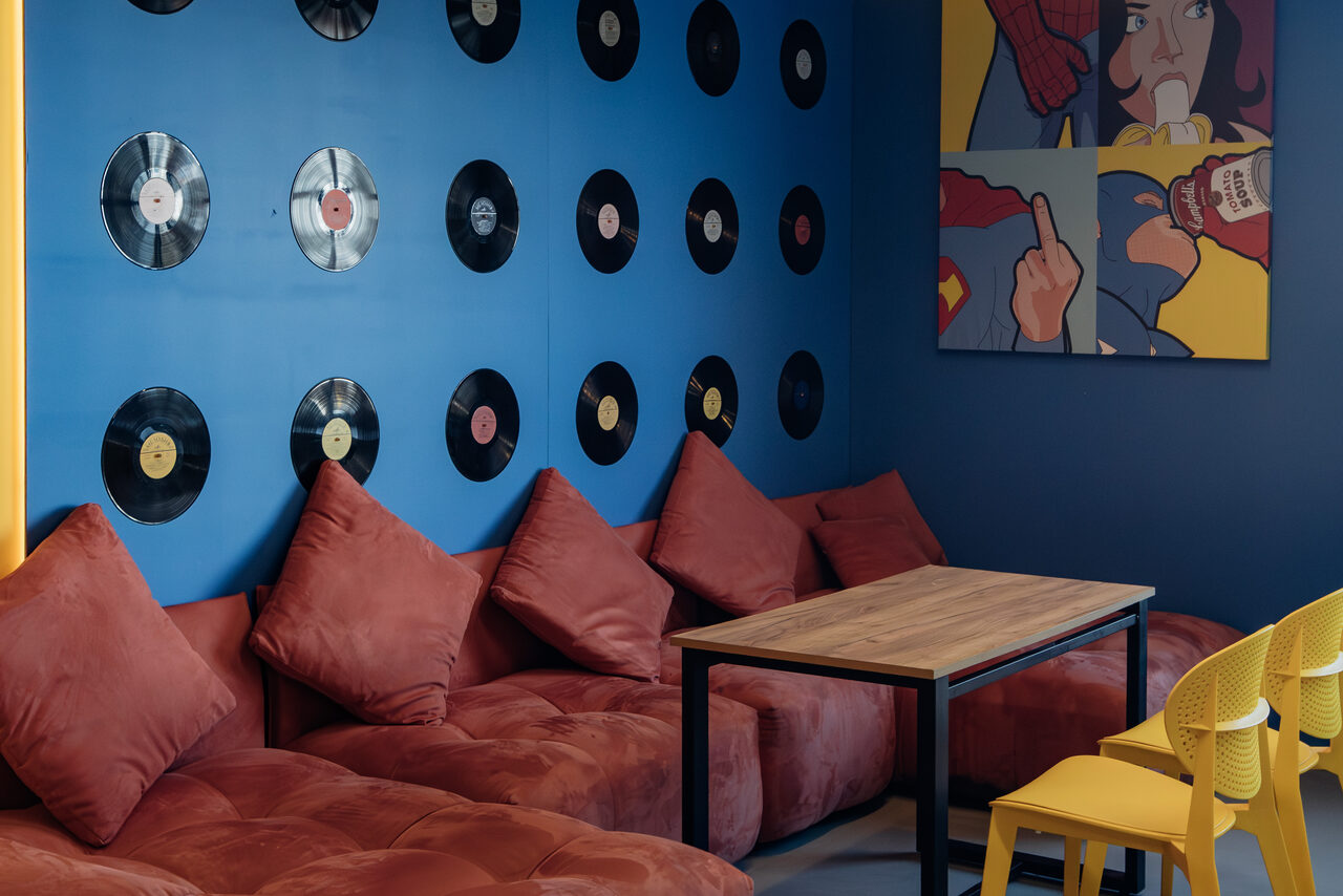 Арендовать Зал Караоке. Яркое пространство в стиле pop-art