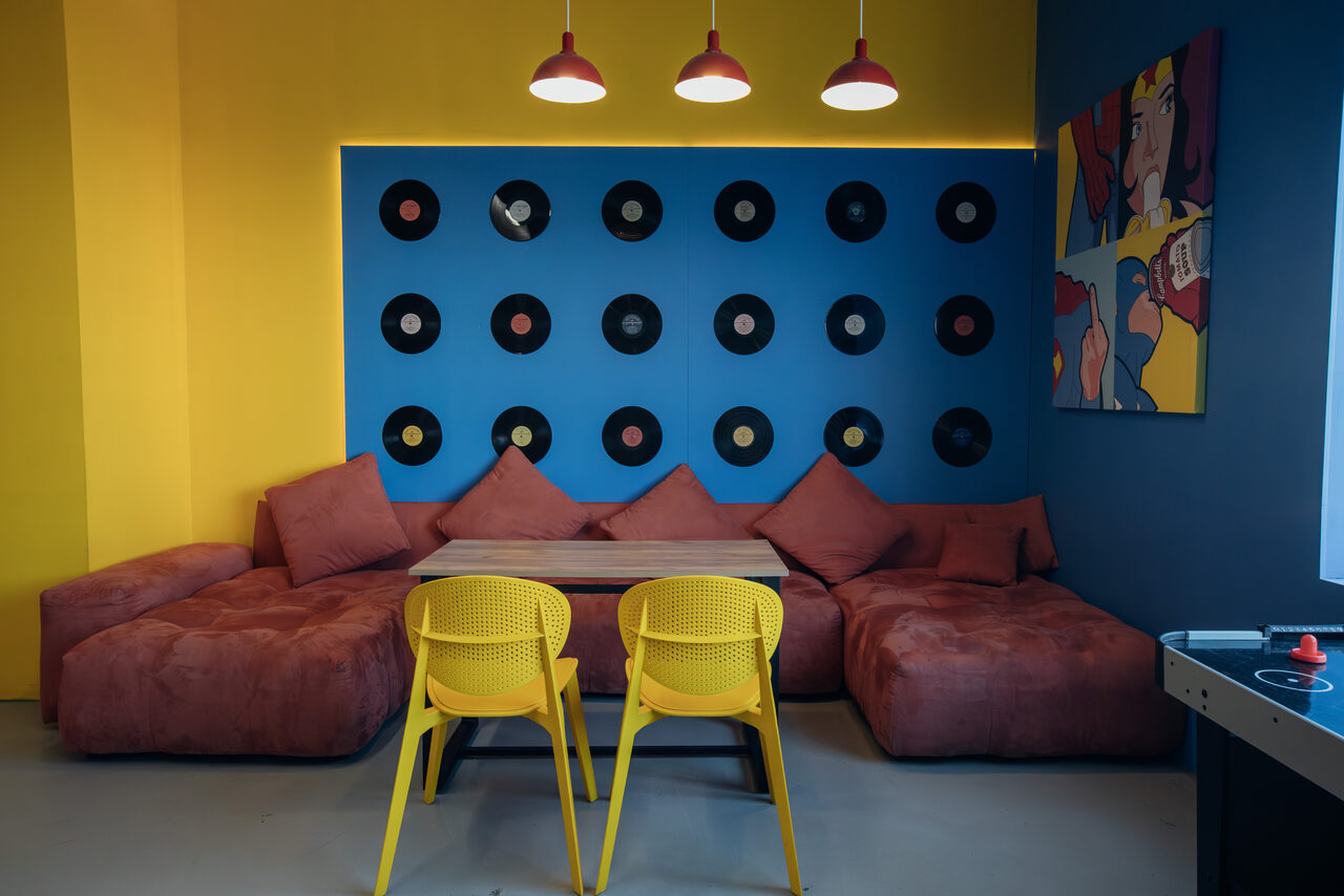 Арендовать Зал Караоке. Яркое пространство в стиле pop-art