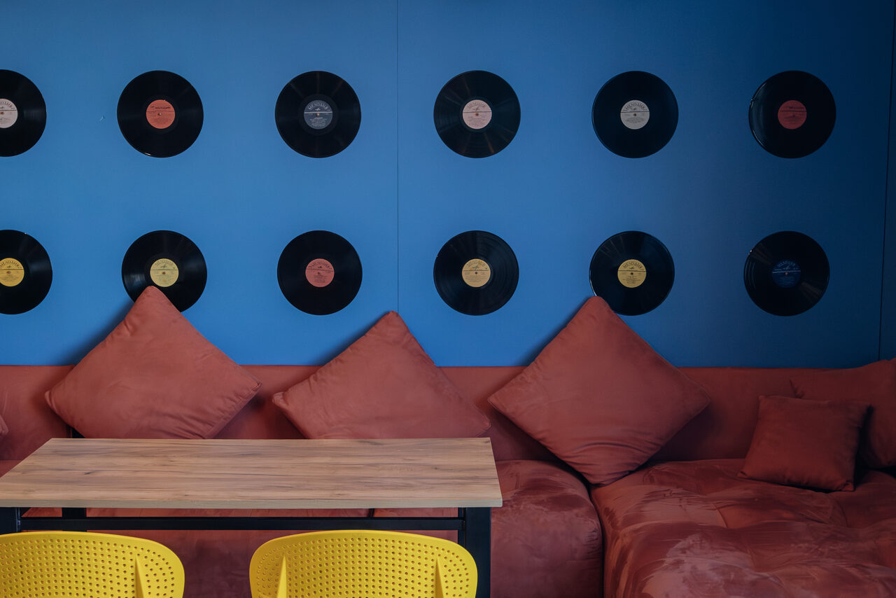 Арендовать Зал Караоке. Яркое пространство в стиле pop-art