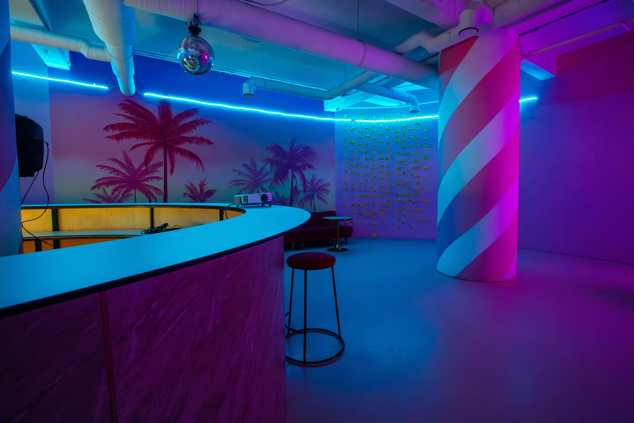 Арендовать Фламинго. Розовый лофт-зал для мероприятий