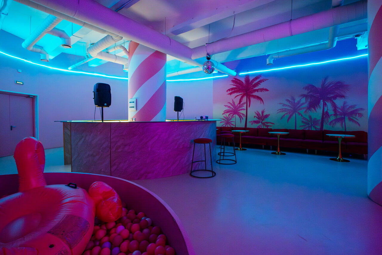 Арендовать Фламинго. Розовый лофт-зал для мероприятий