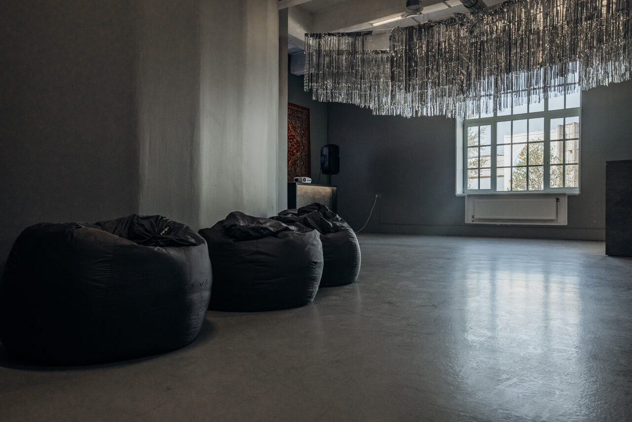 Арендовать Грей. Лофт со строгим дизайном