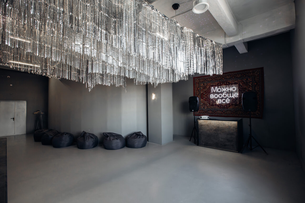 Арендовать Грей. Лофт со строгим дизайном