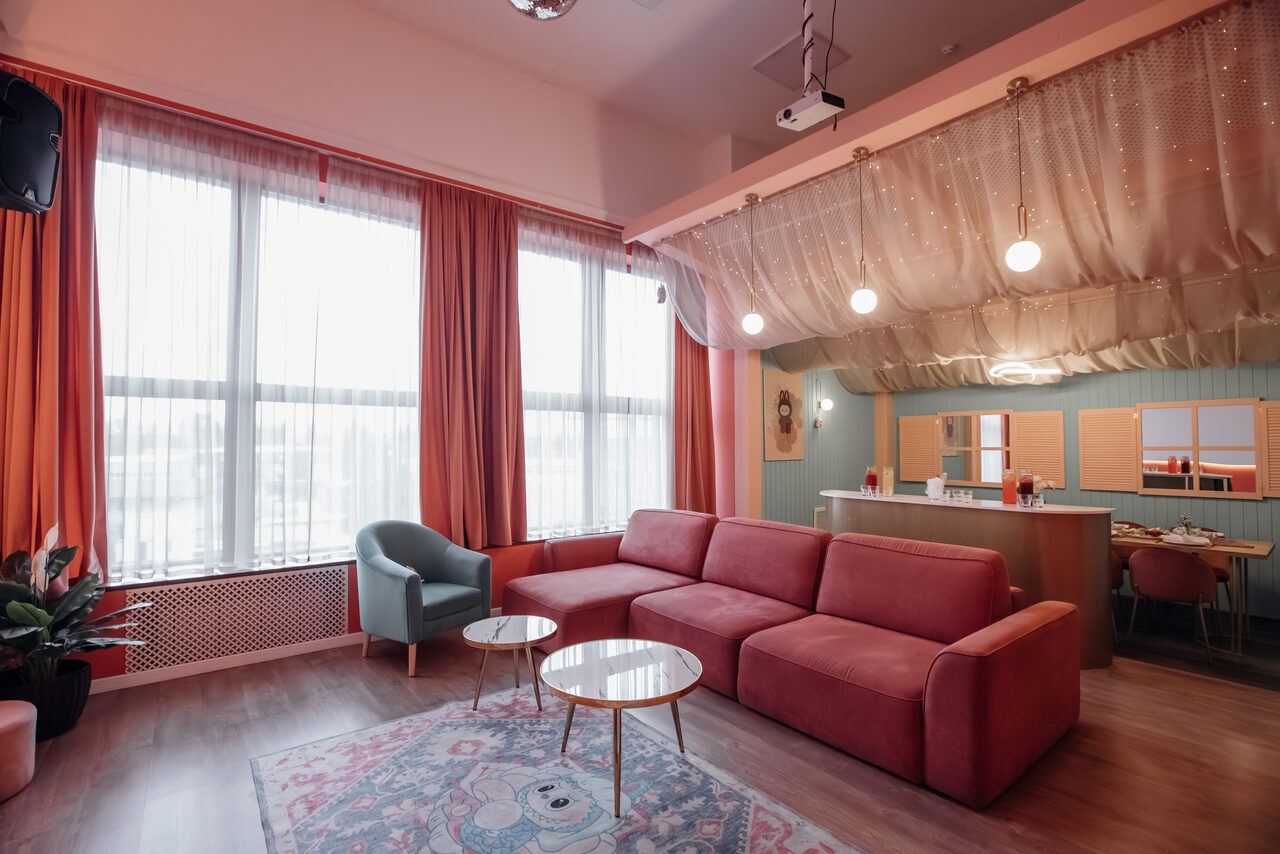 Арендовать Лабубу. Лофт в розово-лазурном цвете