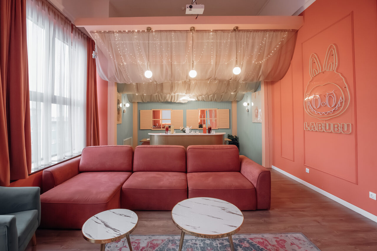 Арендовать Лабубу. Лофт в розово-лазурном цвете