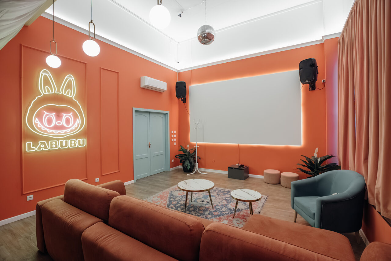 Арендовать Лабубу. Лофт в розово-лазурном цвете