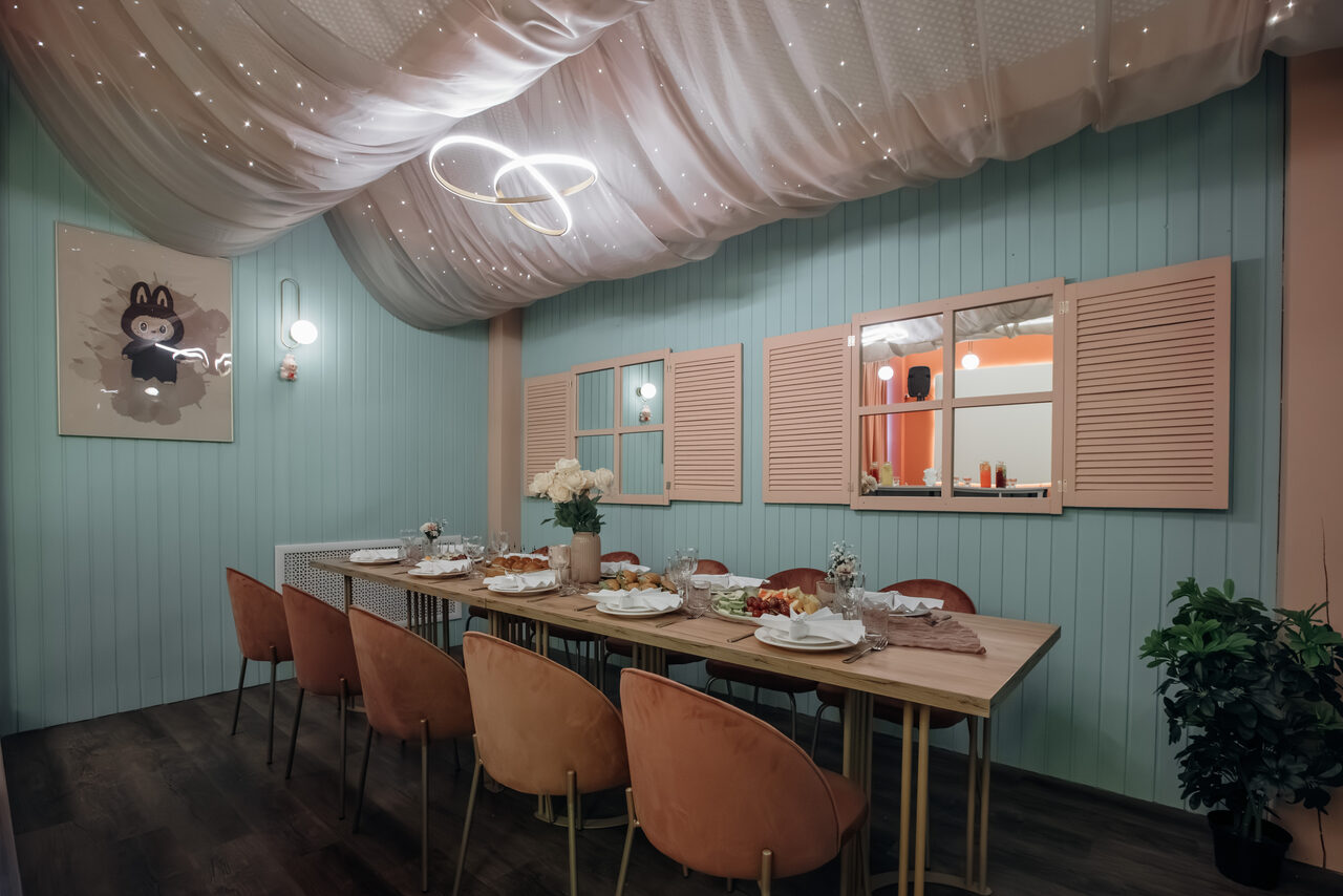 Арендовать Лабубу. Лофт в розово-лазурном цвете