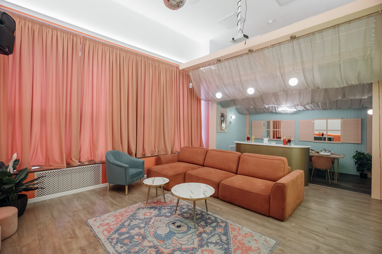 Арендовать Лабубу. Лофт в розово-лазурном цвете