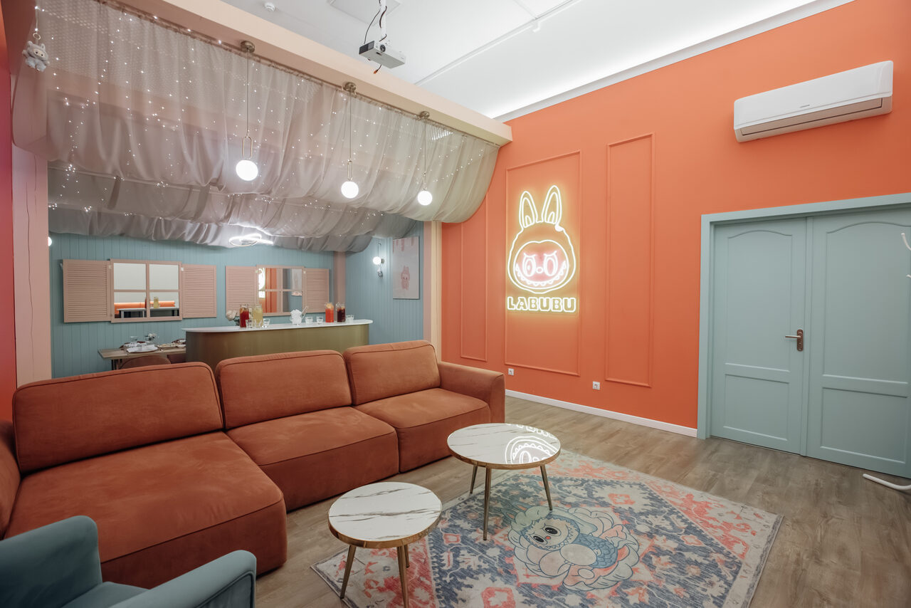 Арендовать Лабубу. Лофт в розово-лазурном цвете